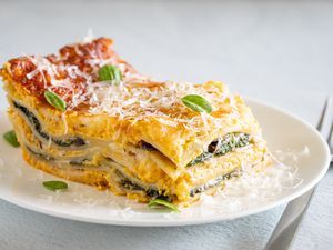 butternut squash lasagna with mushrooms and spinach
