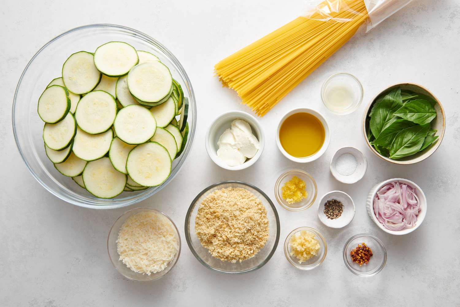 Ingredients to make caramelized zucchini pasta
