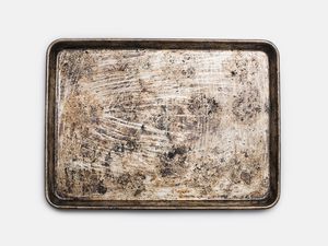 How to clean a baking sheet